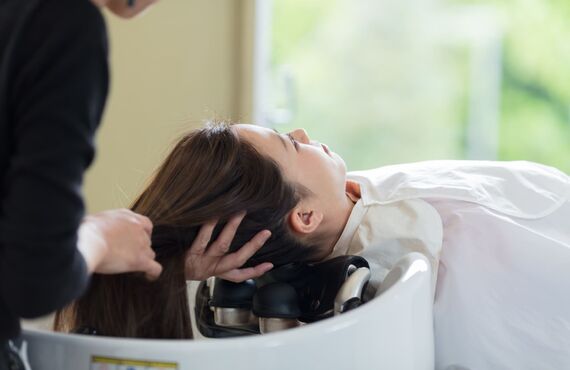 表参道で酸熱トリートメントで髪の内側から完全補修します | 表参道駅から徒歩3分の美容室・i+toe(イト) 